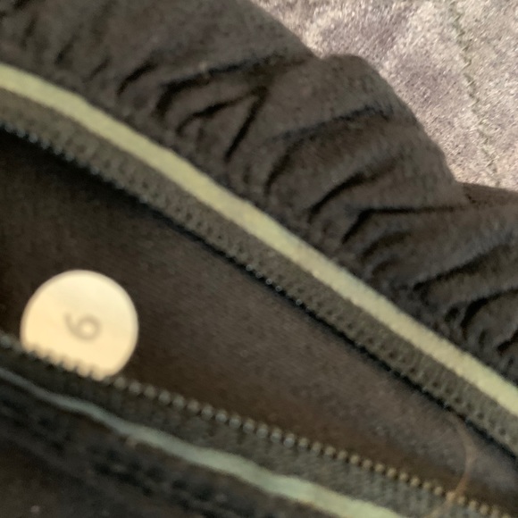 Lululemon black yoga pants - Picture 3 of 3